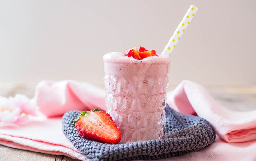 April Diet Plan Week 2 – Recipe 10 Strawberry Avocado Smoothie